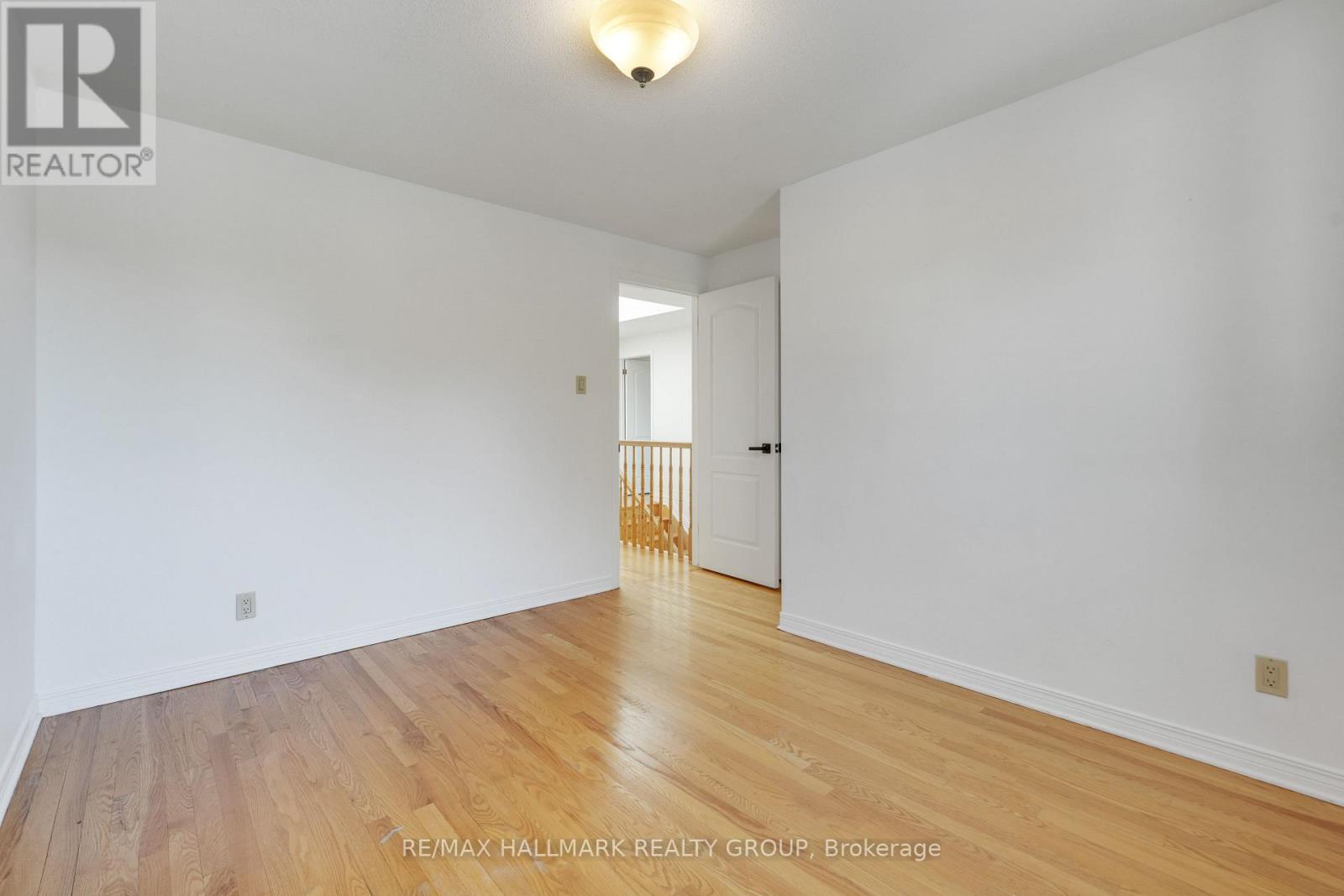 21 DALECROFT CRESCENT - 21