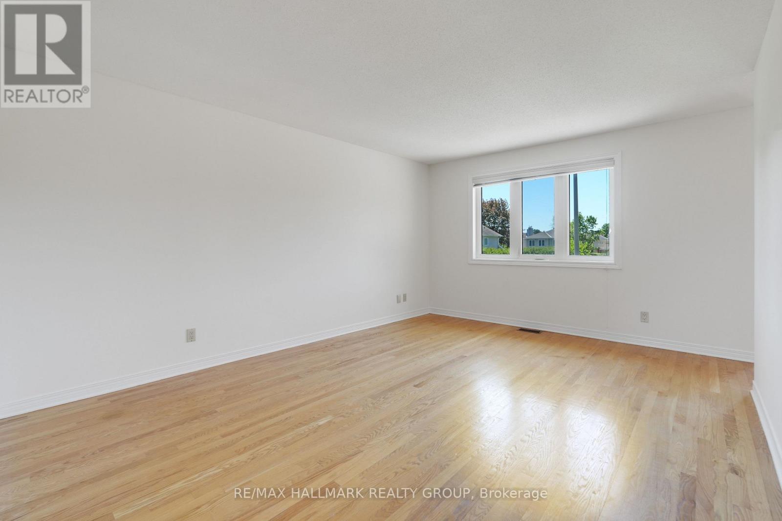 21 DALECROFT CRESCENT - 23