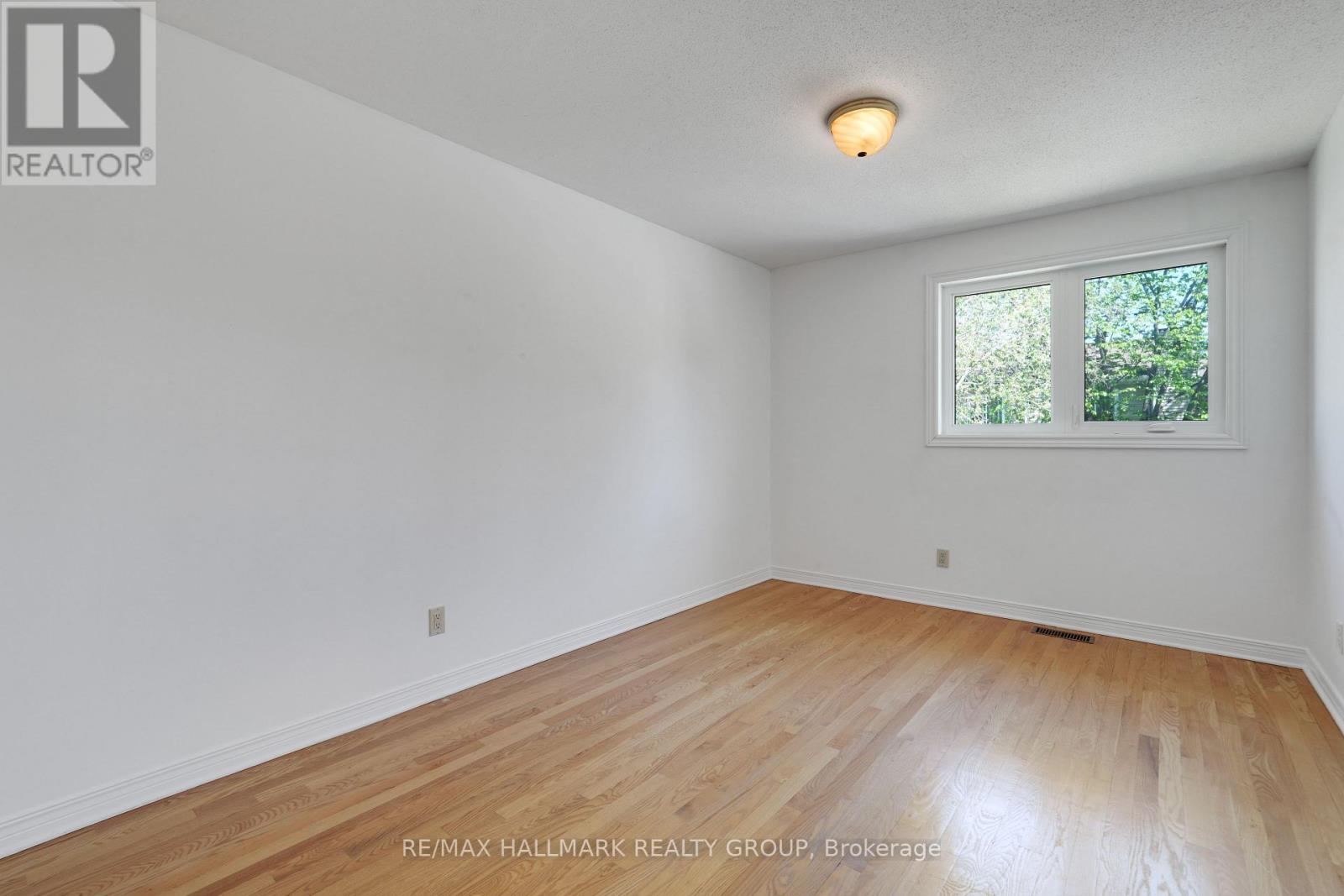 21 DALECROFT CRESCENT - 27