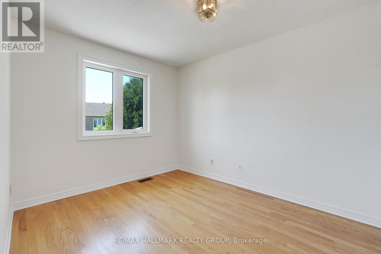 21 DALECROFT CRESCENT - 30