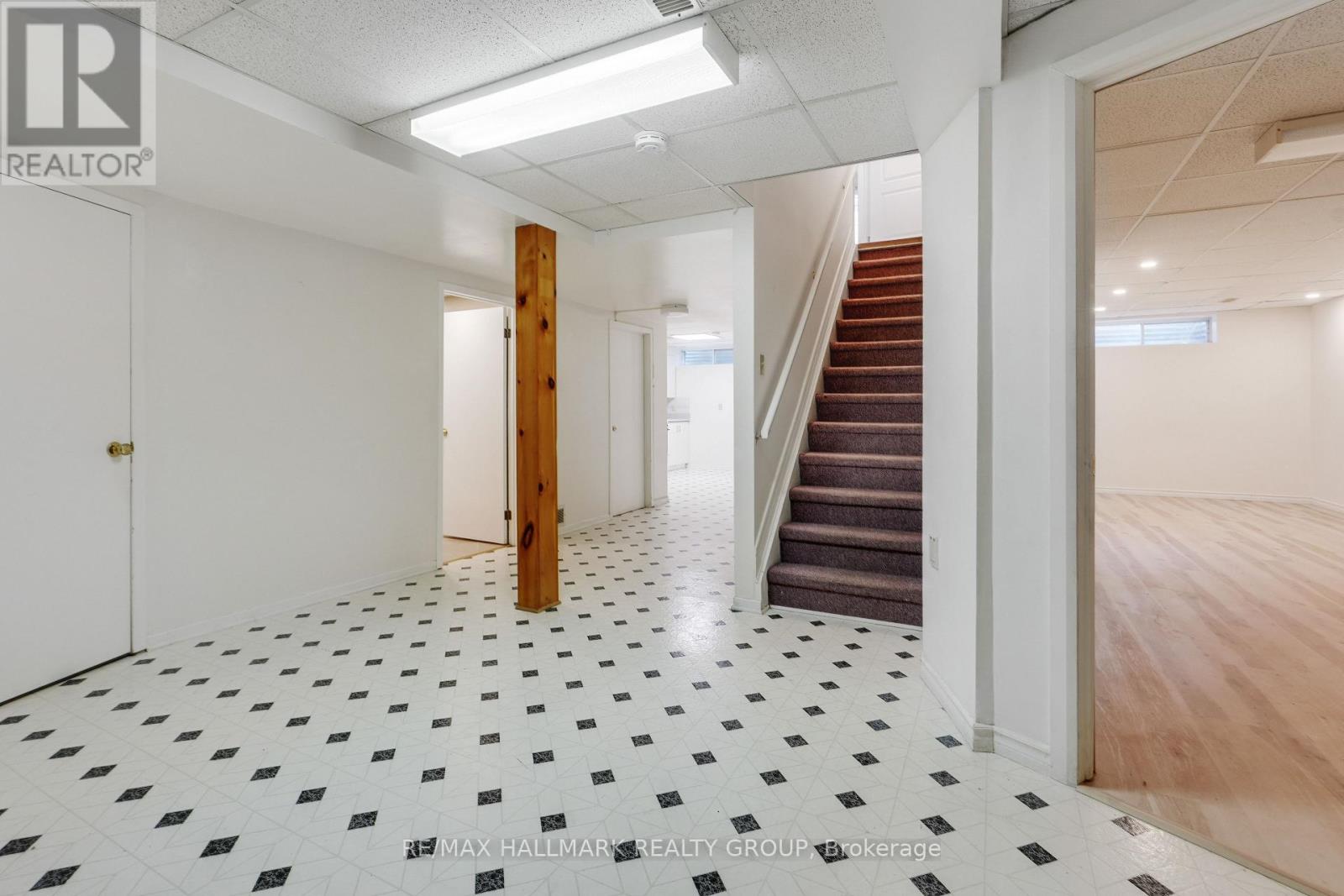 21 DALECROFT CRESCENT - 34