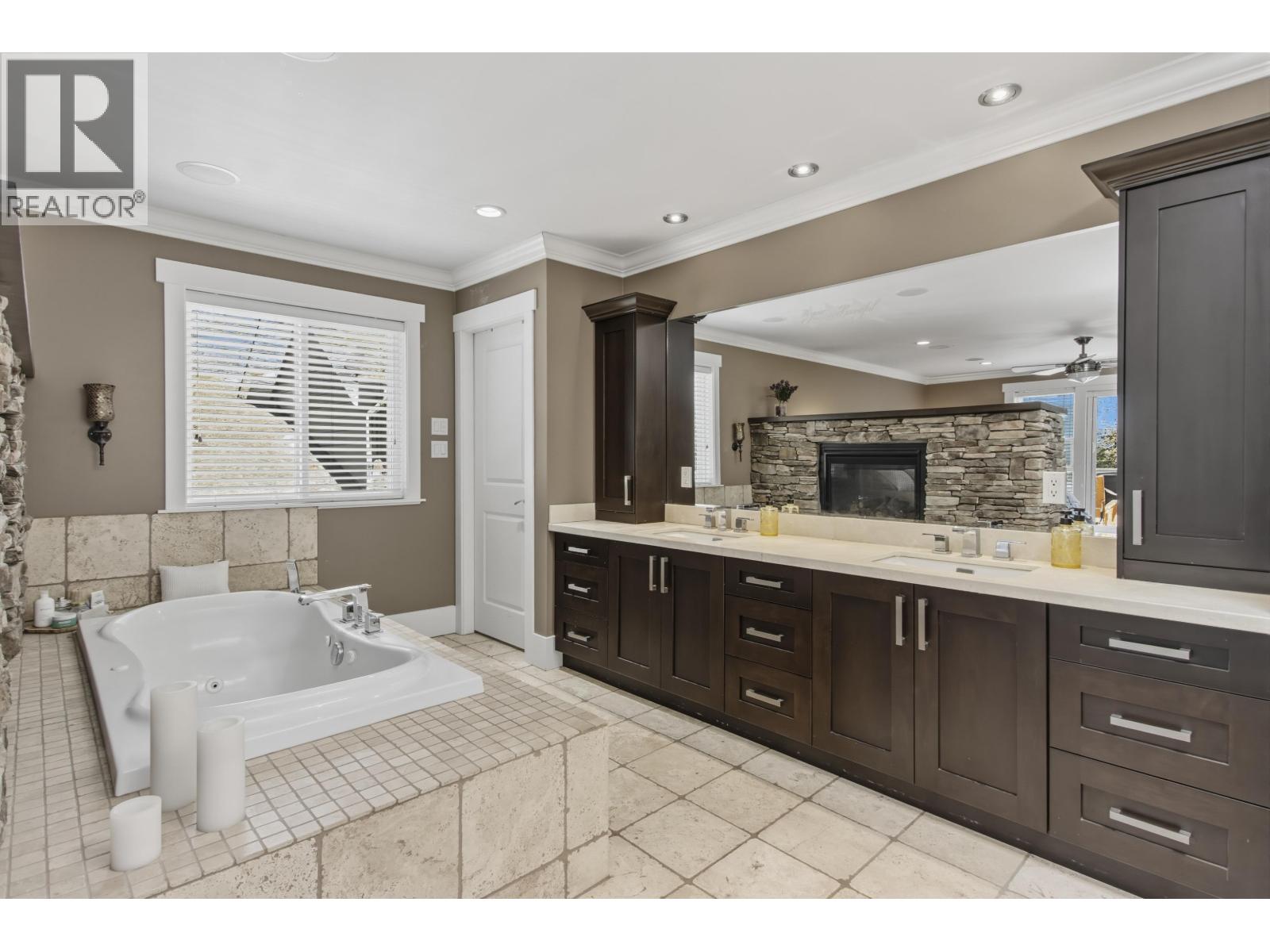 3 1355 DEPOT ROAD, Squamish