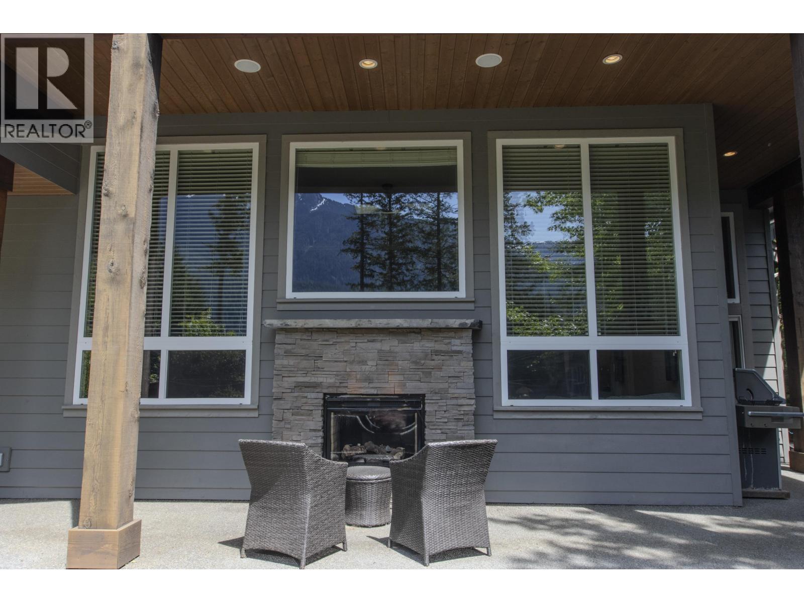 3 1355 DEPOT ROAD, Squamish