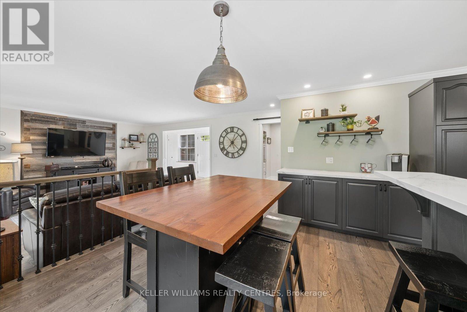 48 DEER LANE - 16
