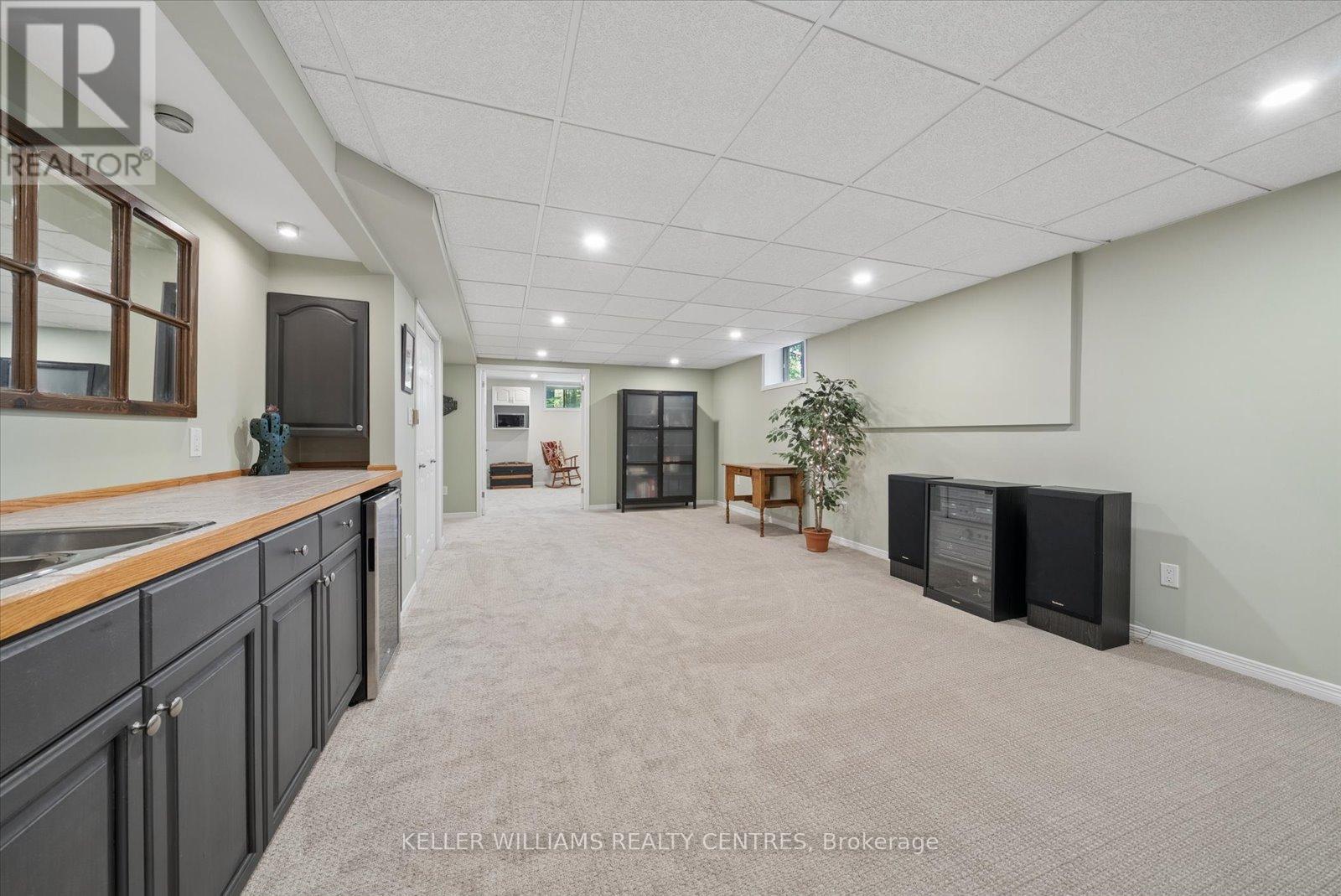 48 DEER LANE - 36