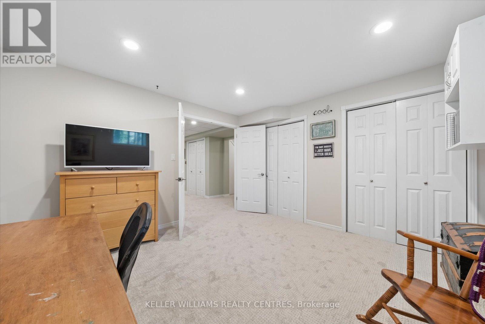 48 DEER LANE - 40