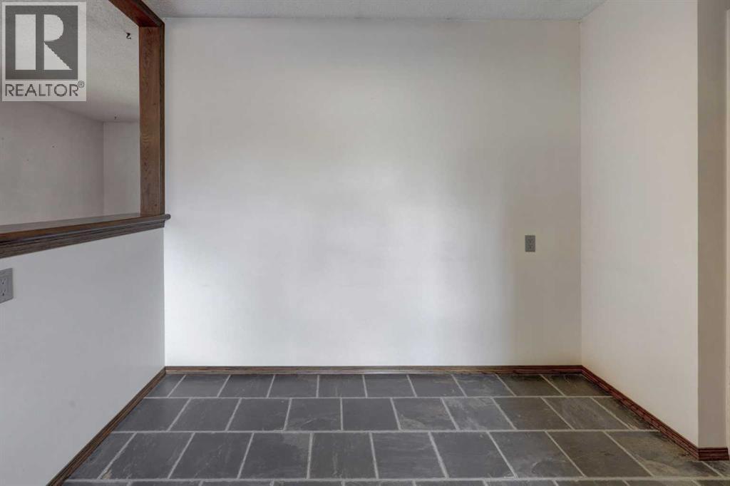 255 Huntcroft Road NE - 10