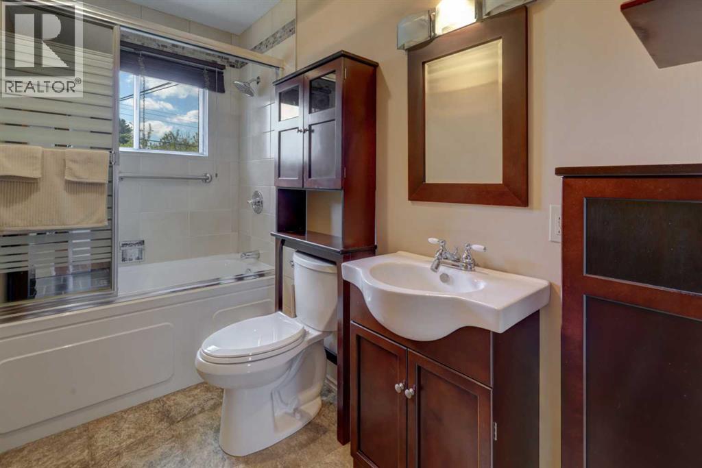 255 Huntcroft Road NE - 18