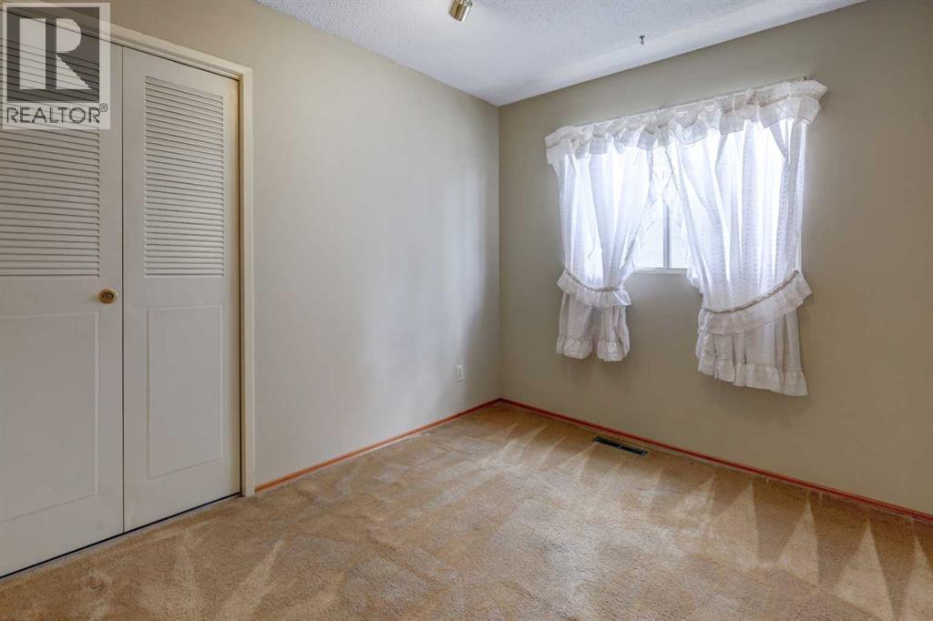 255 Huntcroft Road NE - 16