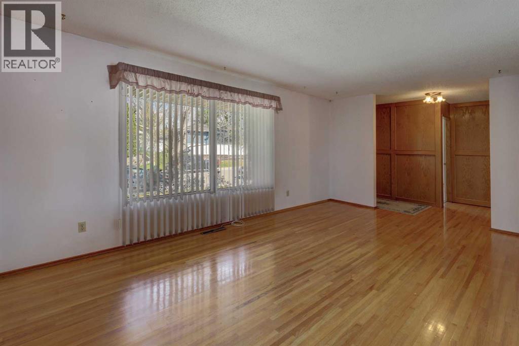 255 Huntcroft Road NE - 5
