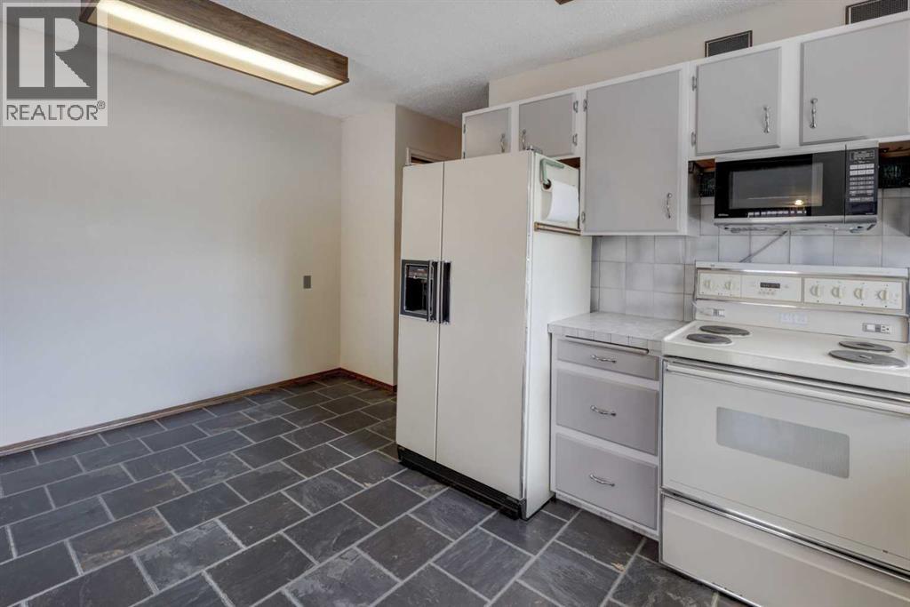 255 Huntcroft Road NE - 9