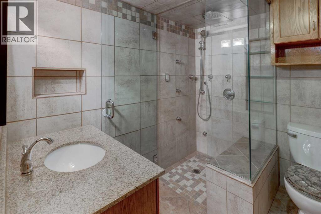255 Huntcroft Road NE - 21