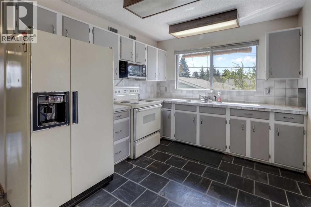 255 Huntcroft Road NE - 7