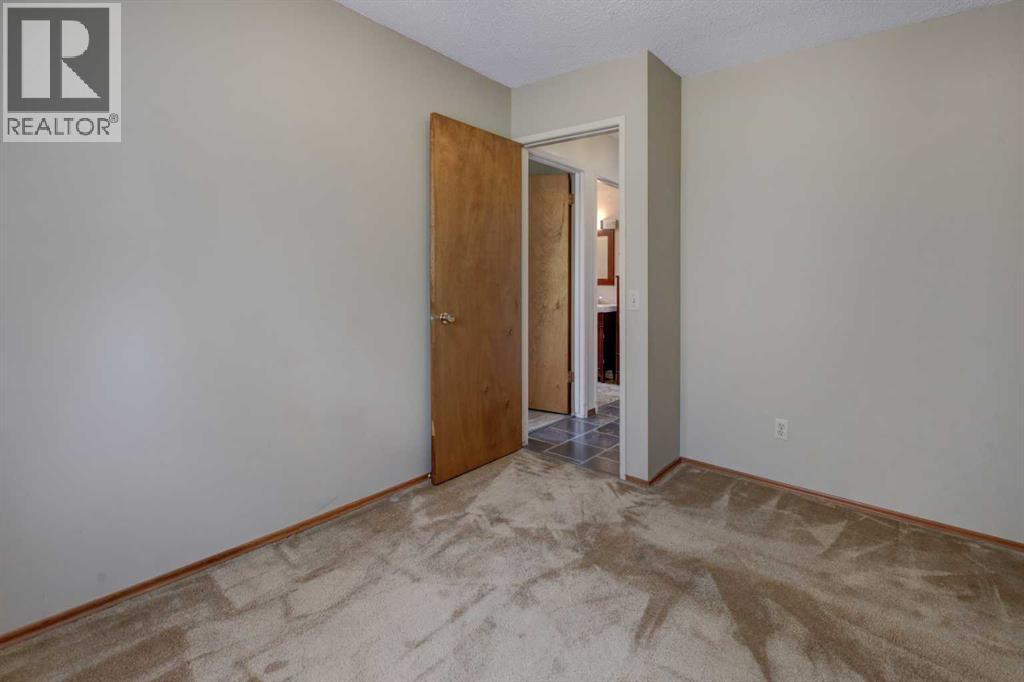 255 Huntcroft Road NE - 17