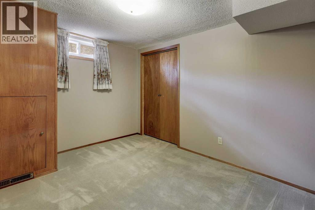 255 Huntcroft Road NE - 25