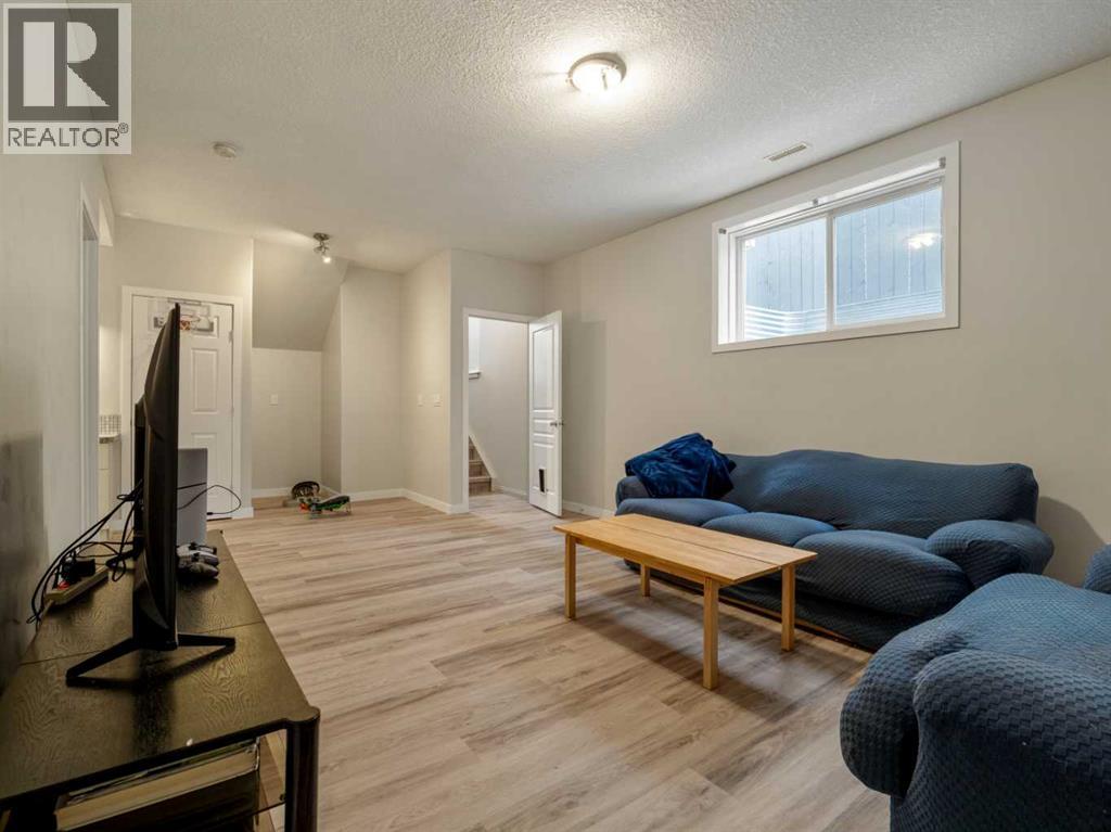 214 Firelight Crescent W - 33