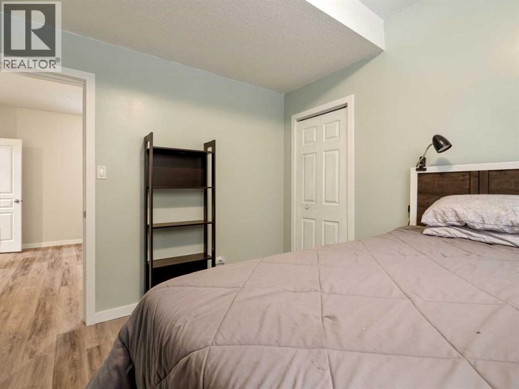 214 Firelight Crescent W - 32