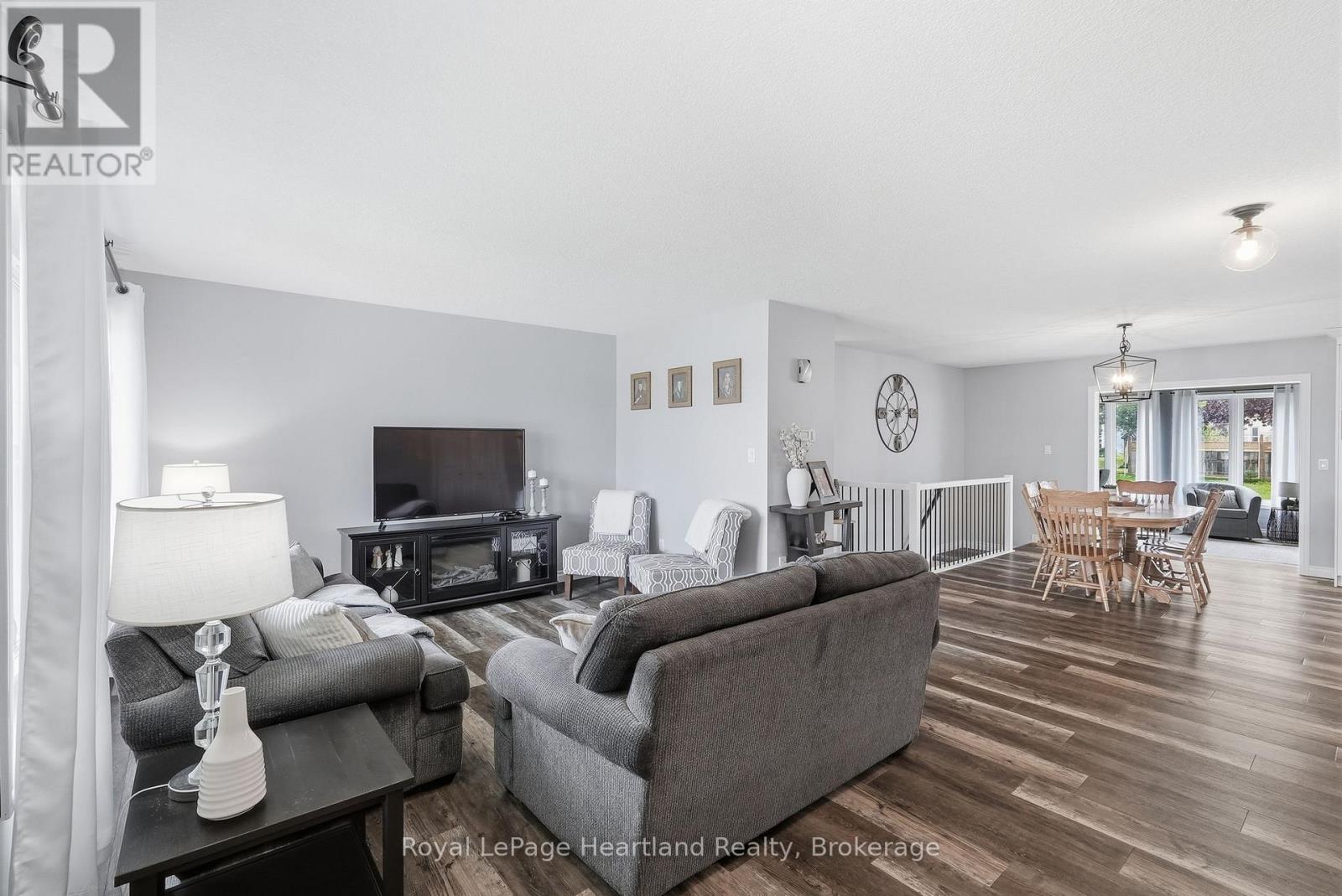 17 BROWN STREET N - 11