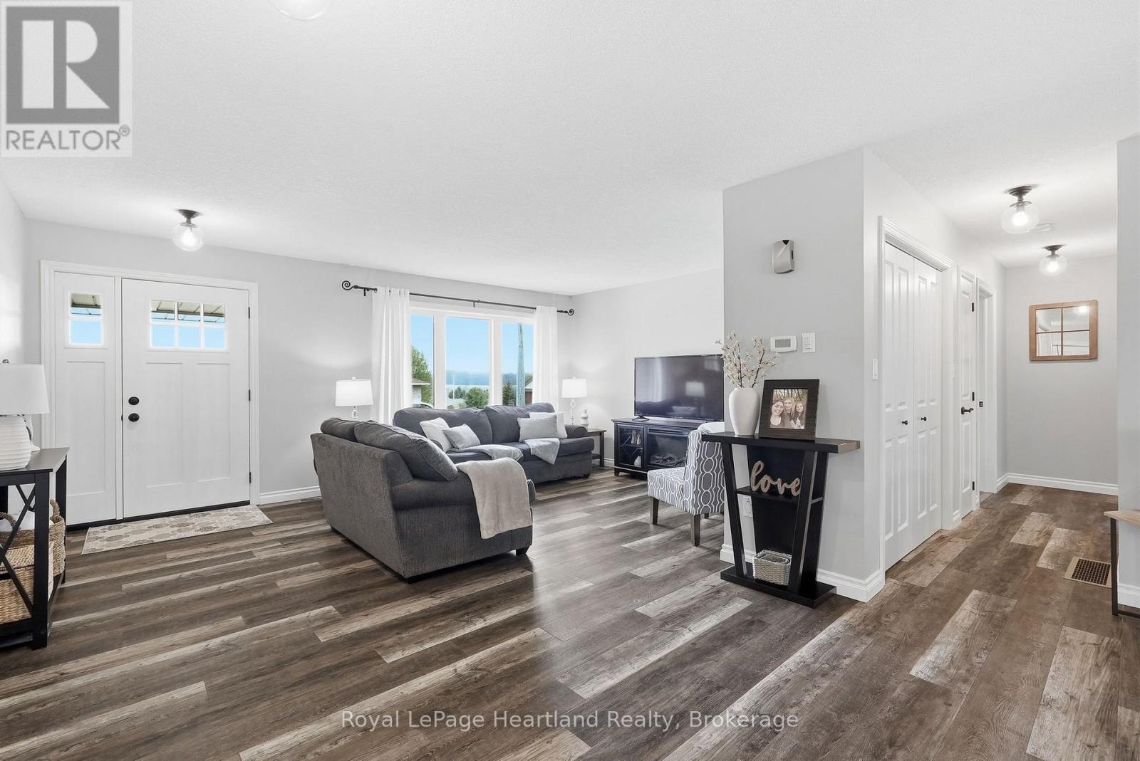 17 BROWN STREET N - 14