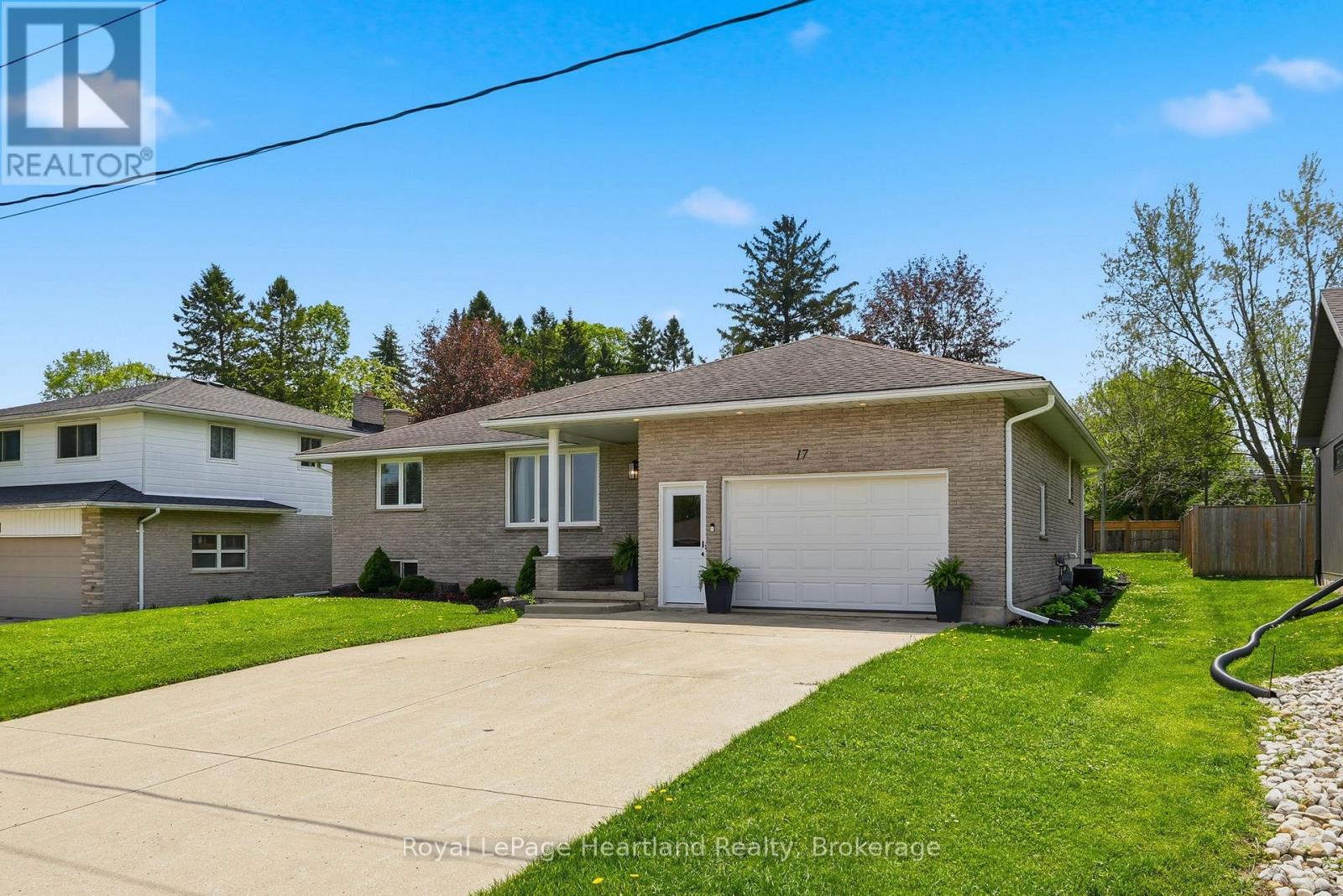 17 BROWN STREET N - 2