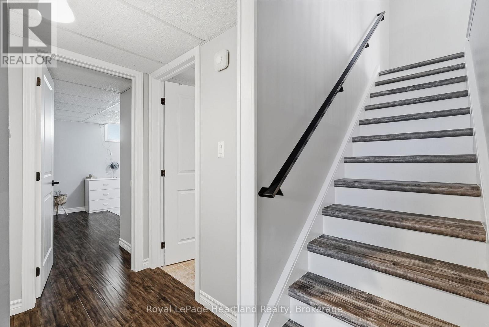 17 BROWN STREET N - 33