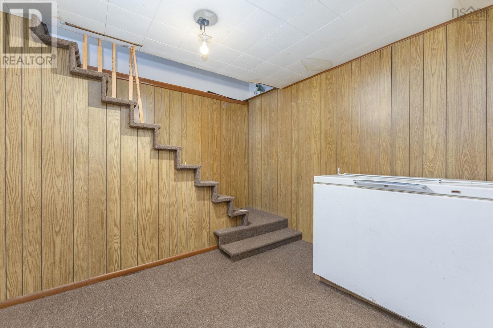 301 Faulkland Street - 33