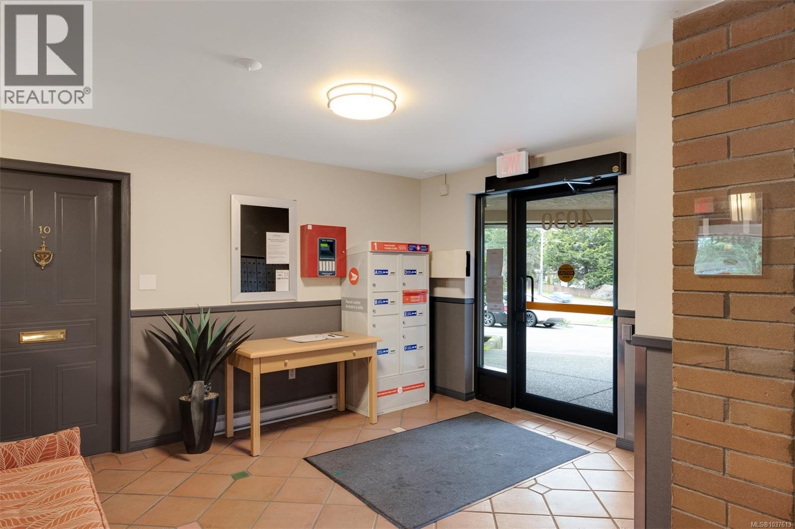 #103 4030 Quadra St - 36