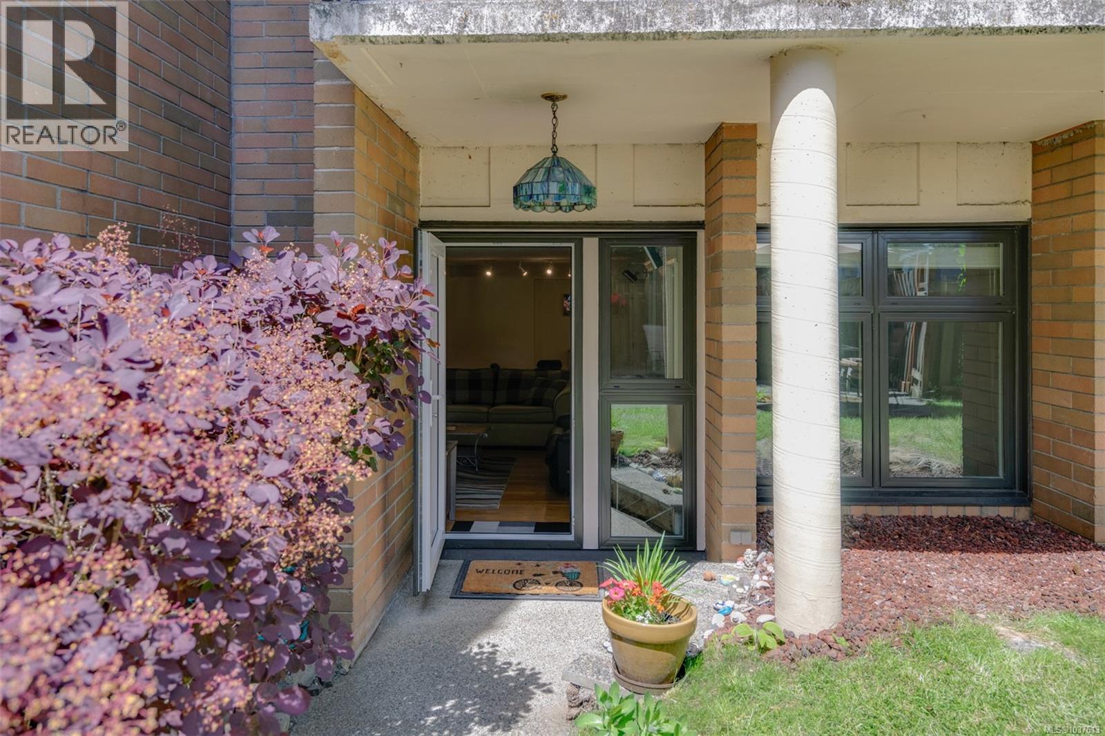 103 4030 Quadra Street, Saanich