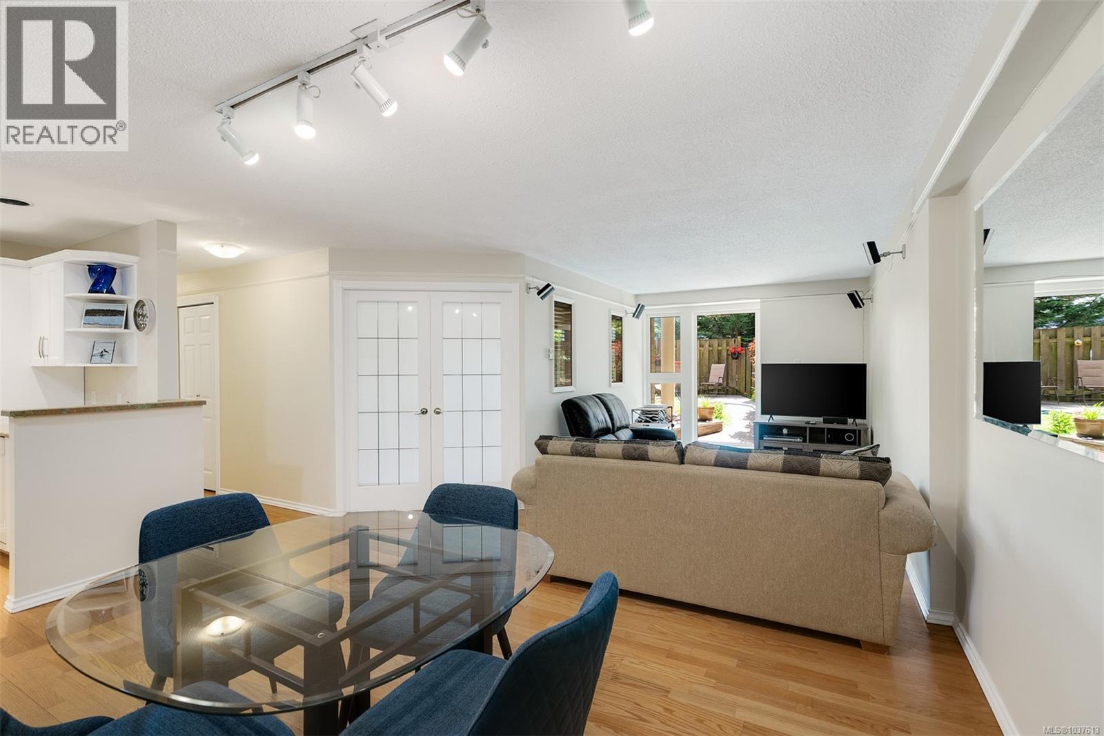 #103 4030 Quadra St - 19