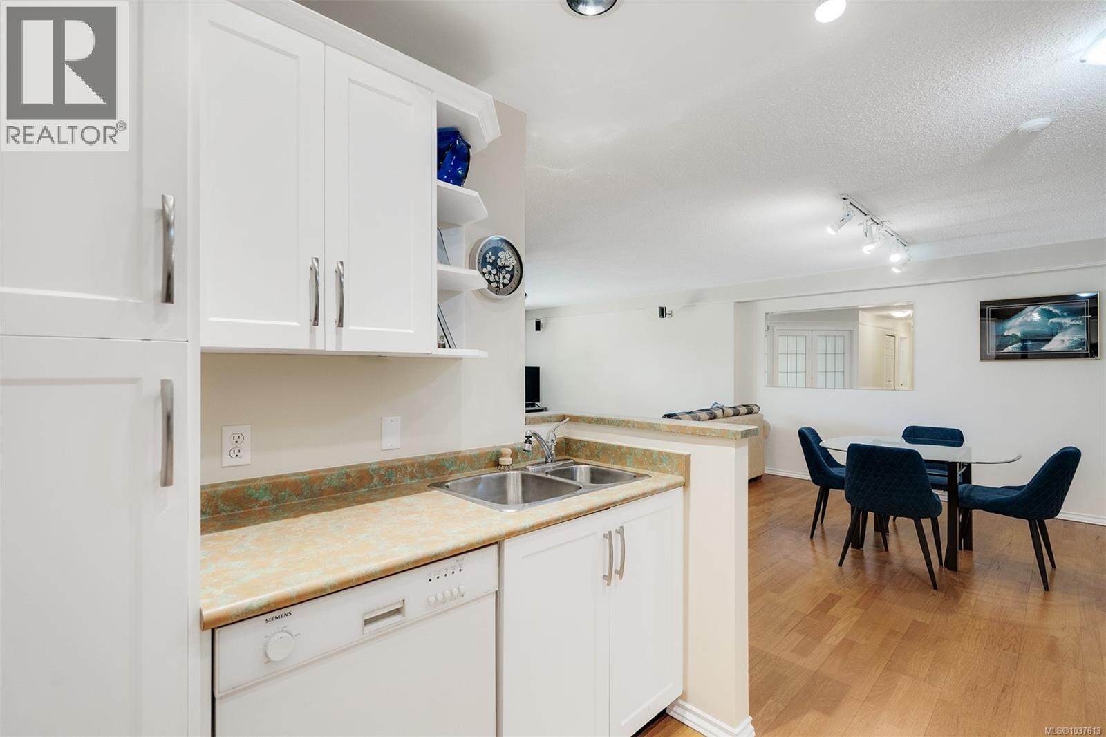 103 4030 Quadra Street, Saanich