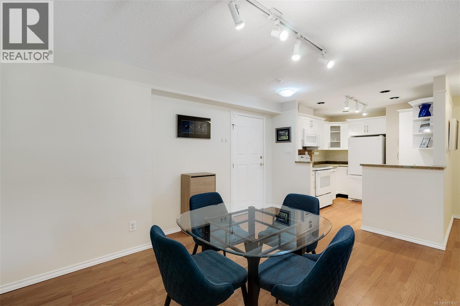 103 4030 Quadra Street, Saanich