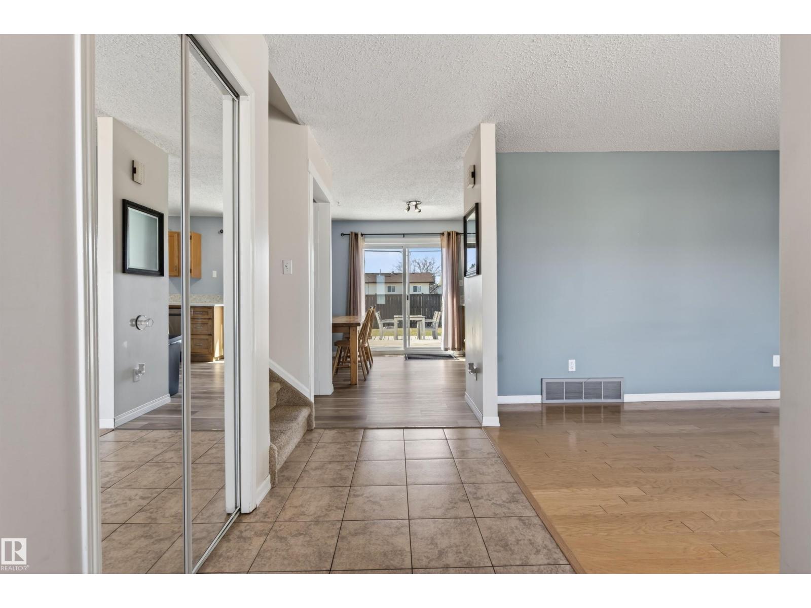 6017 53 AV - Image 3
