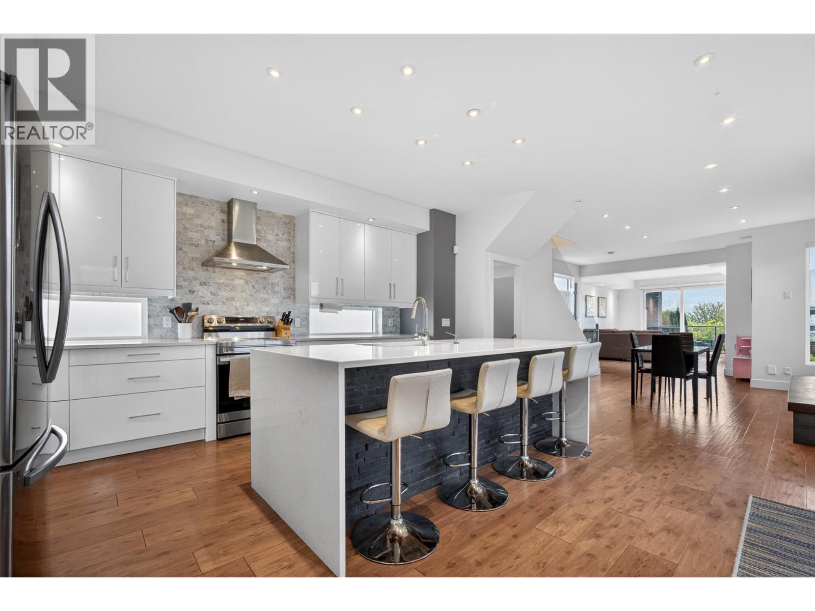 3859 Carrall Road - 5