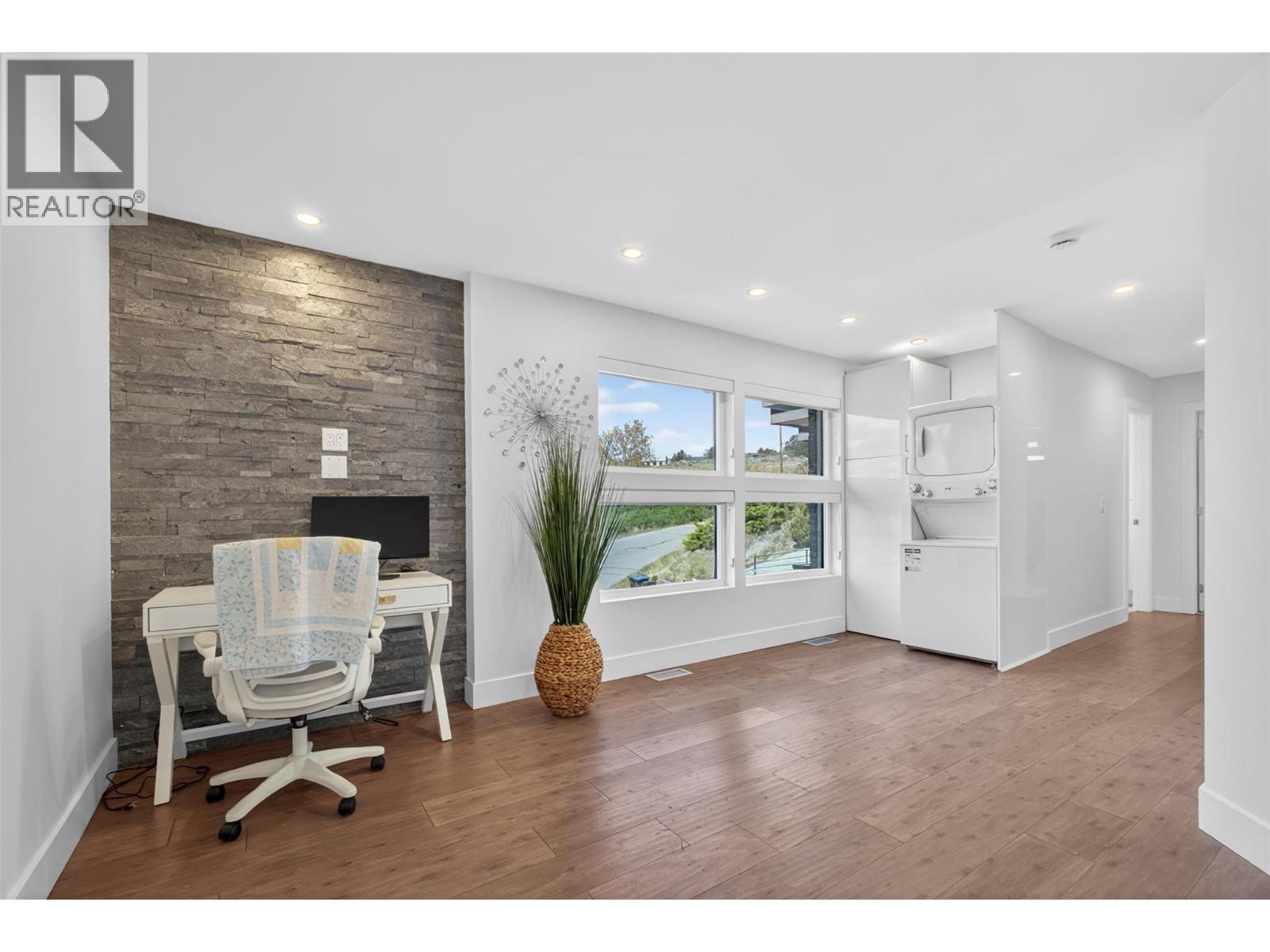 3859 Carrall Road - 37