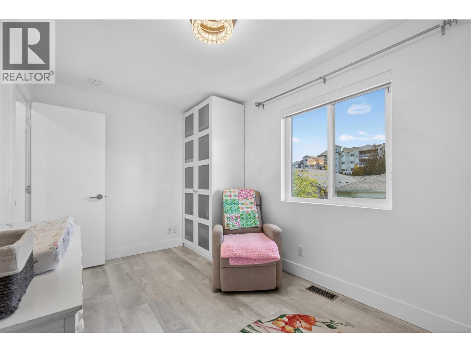 3859 Carrall Road - 39