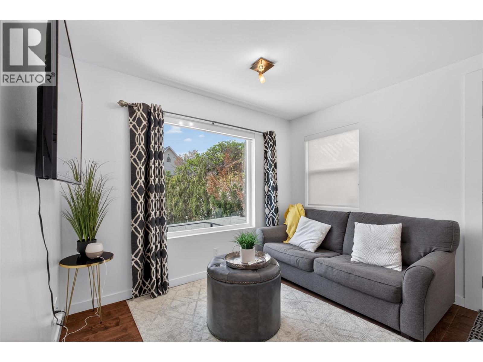 3859 Carrall Road - 56