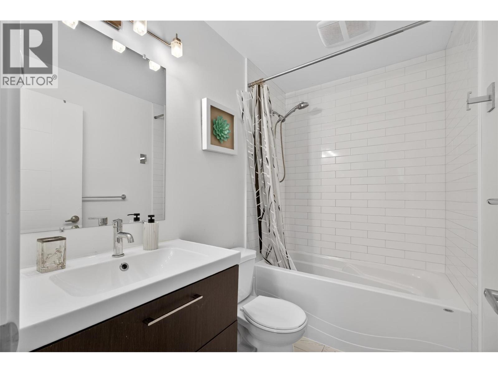 3859 Carrall Road - 60