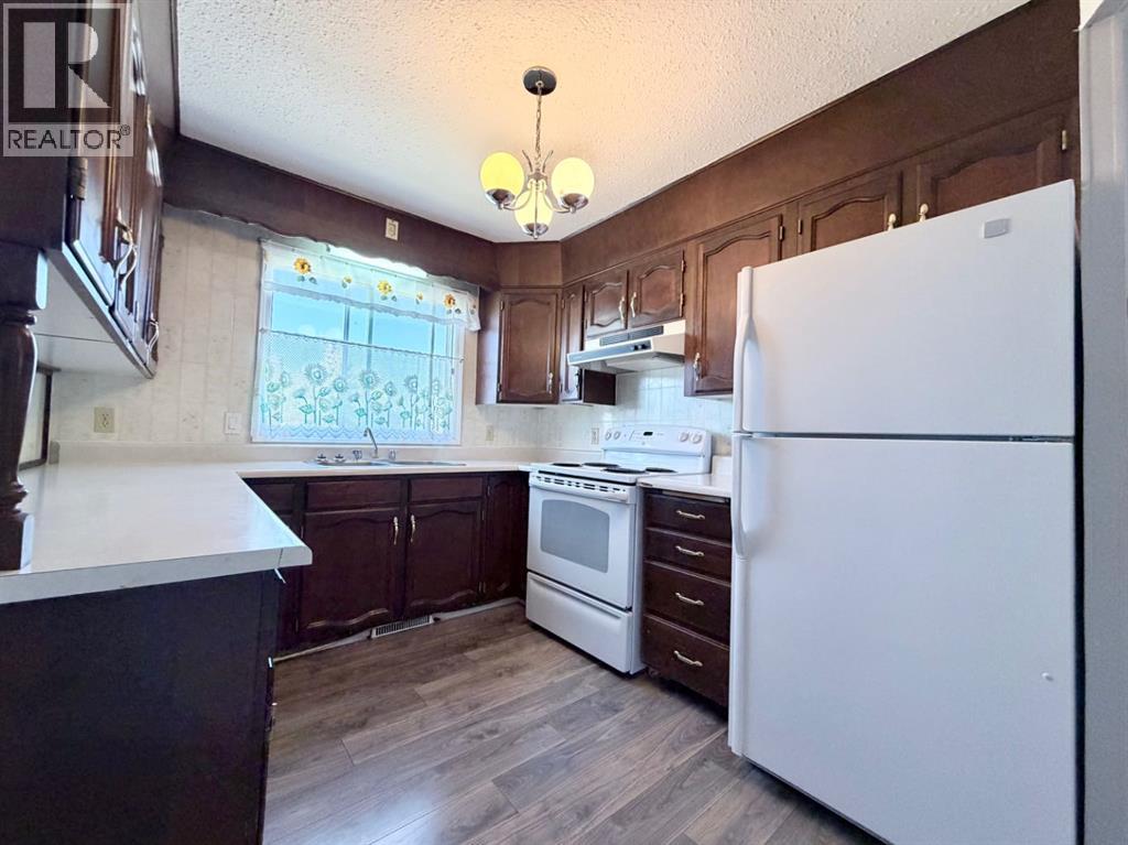 5107 46 Avenue - photo 2