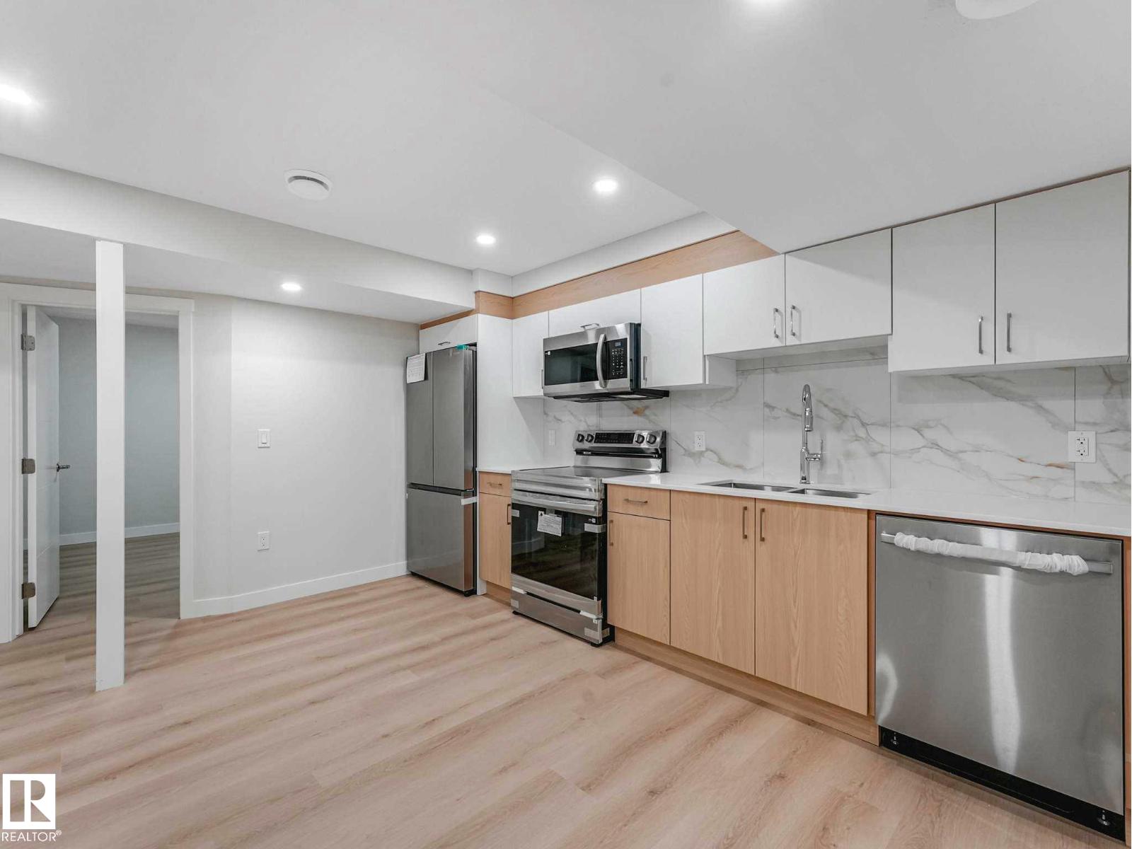 20723 24 AV NW - 52