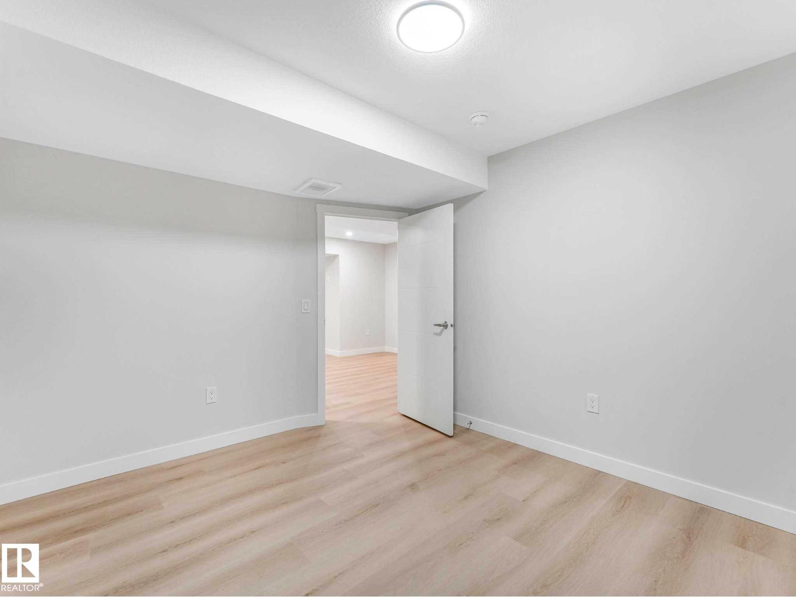 20723 24 AV NW - 54