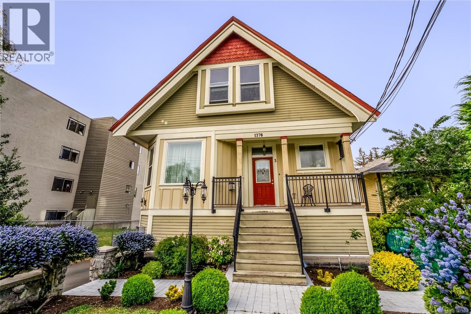 3 1376 Pandora Avenue, Victoria