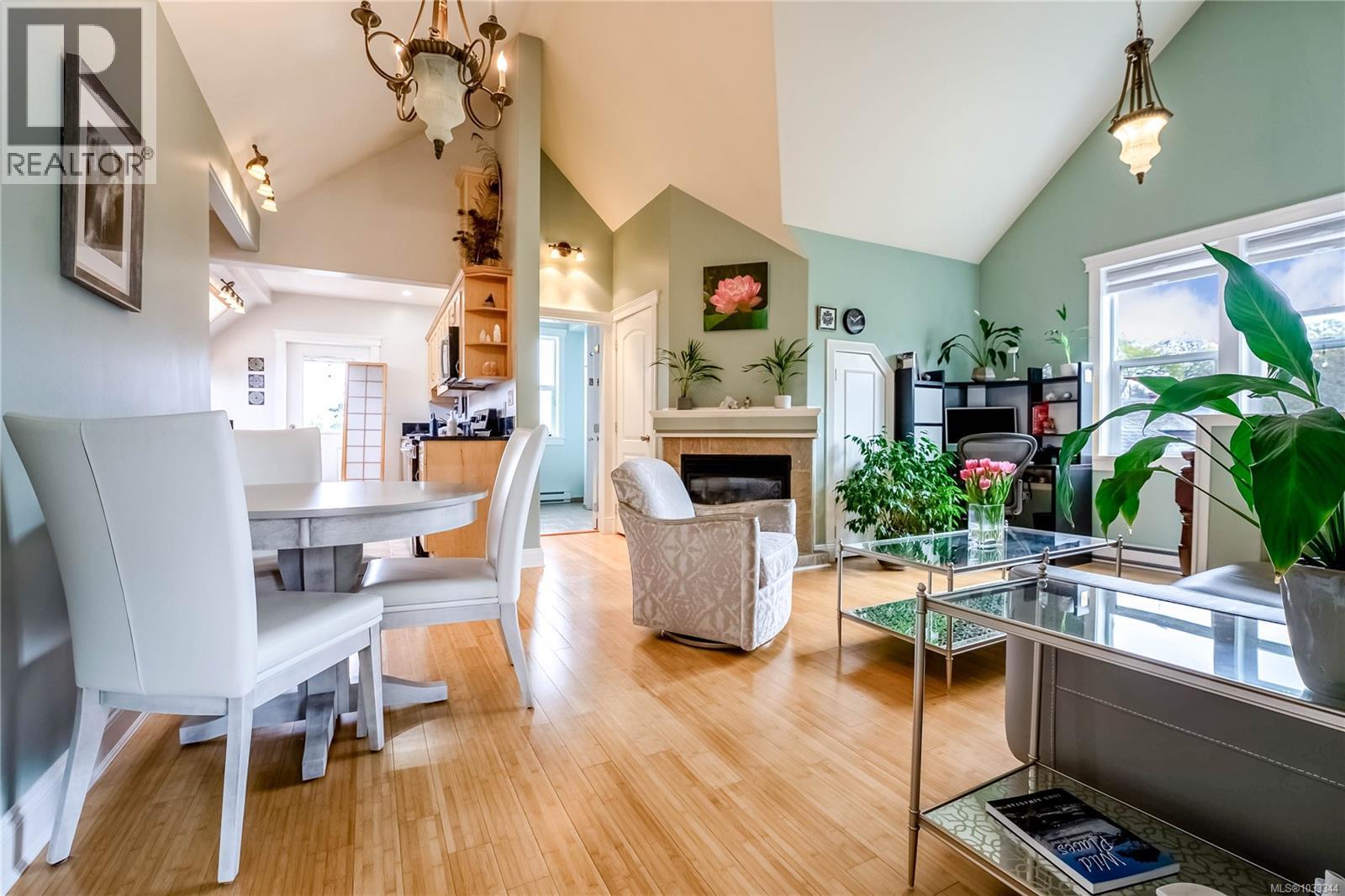 3 1376 Pandora Avenue, Victoria