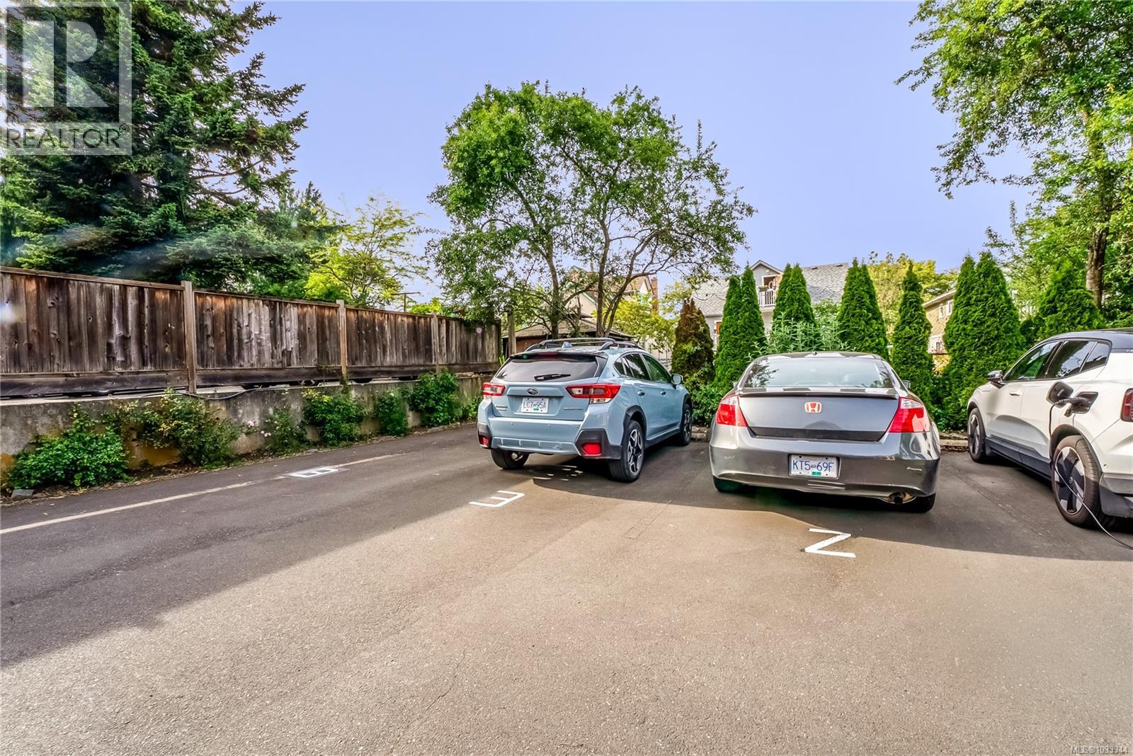 3 1376 Pandora Avenue, Victoria