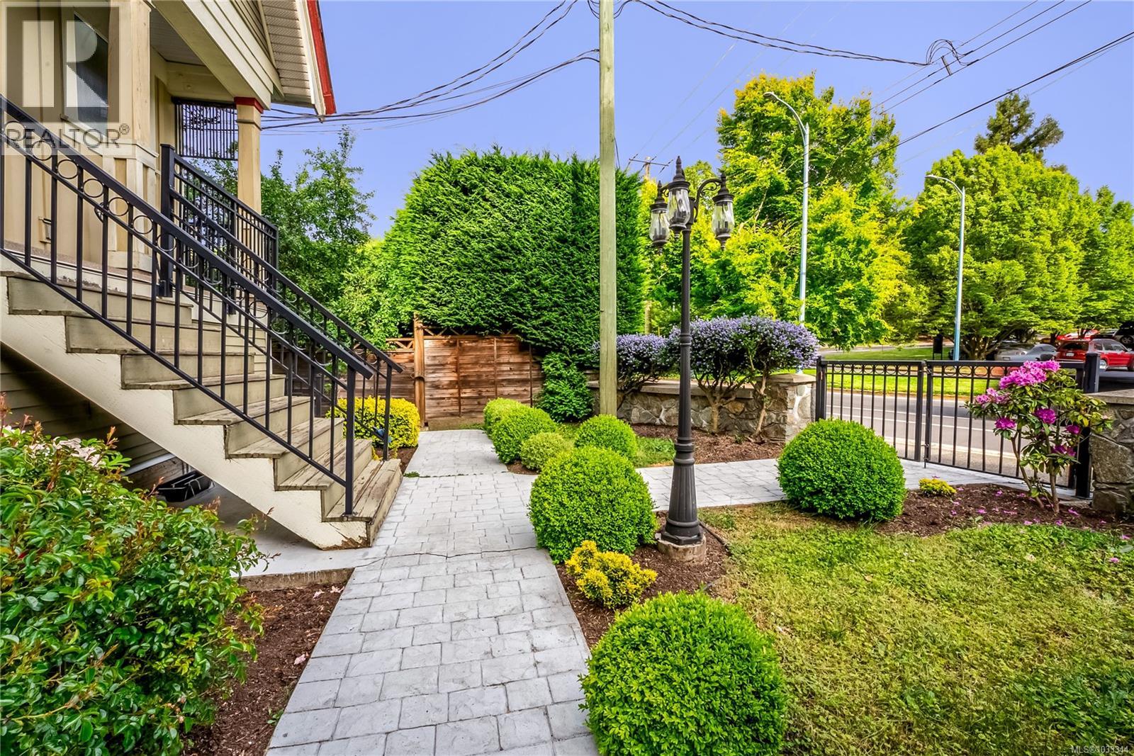 3 1376 Pandora Avenue, Victoria