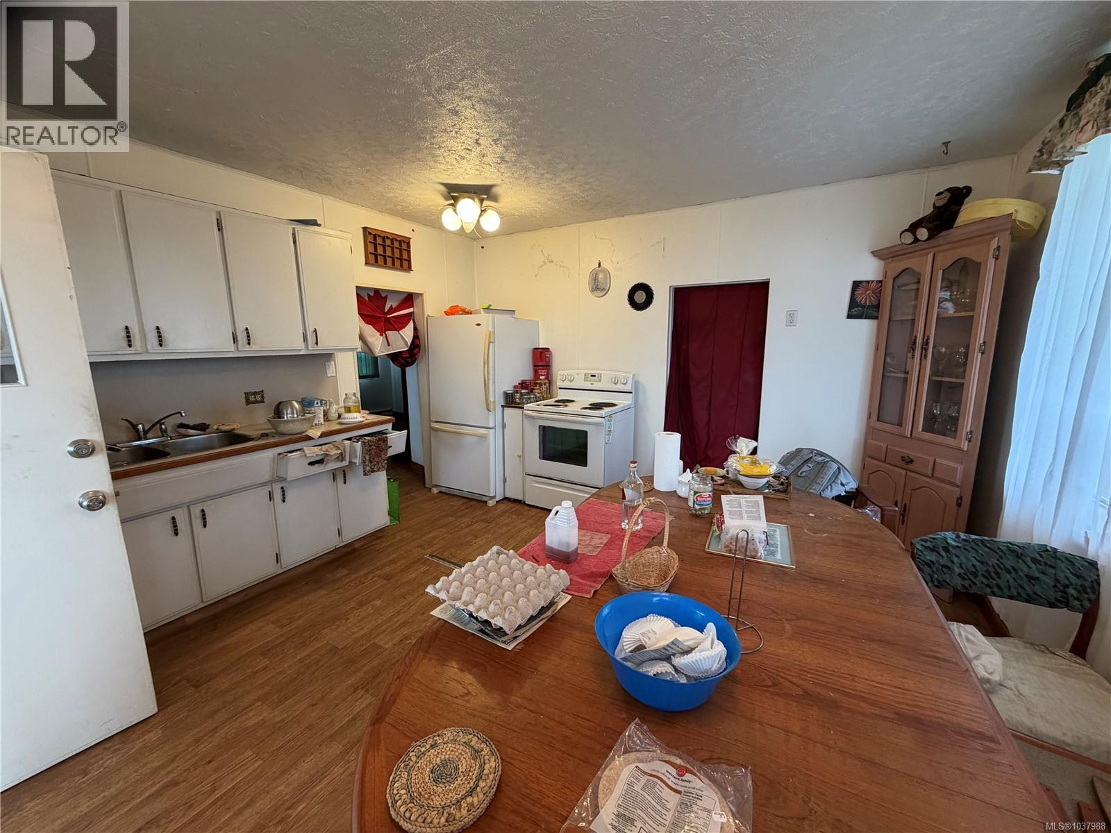 7385 Market St - 7