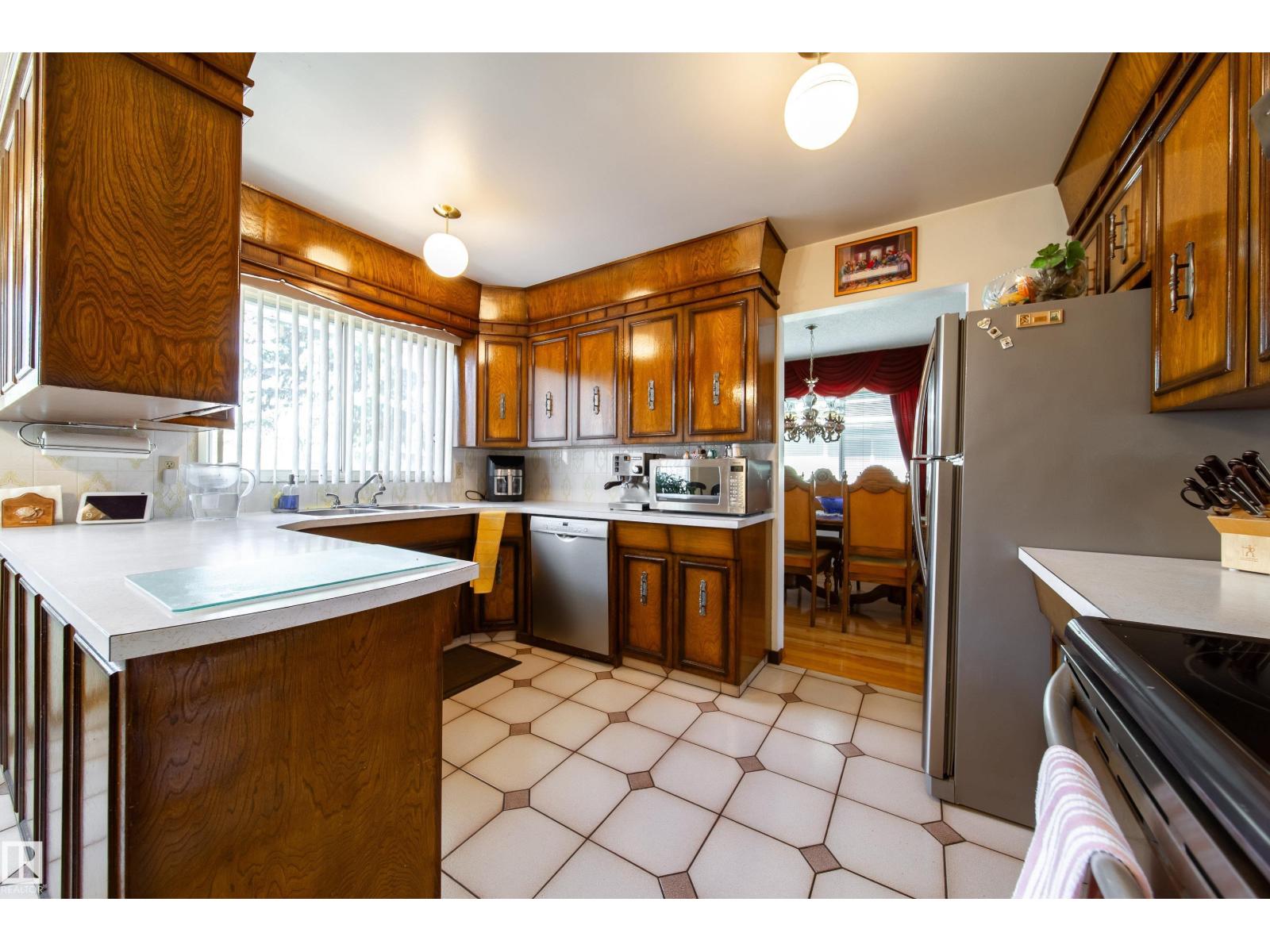 8509 39B AV NW - 12
