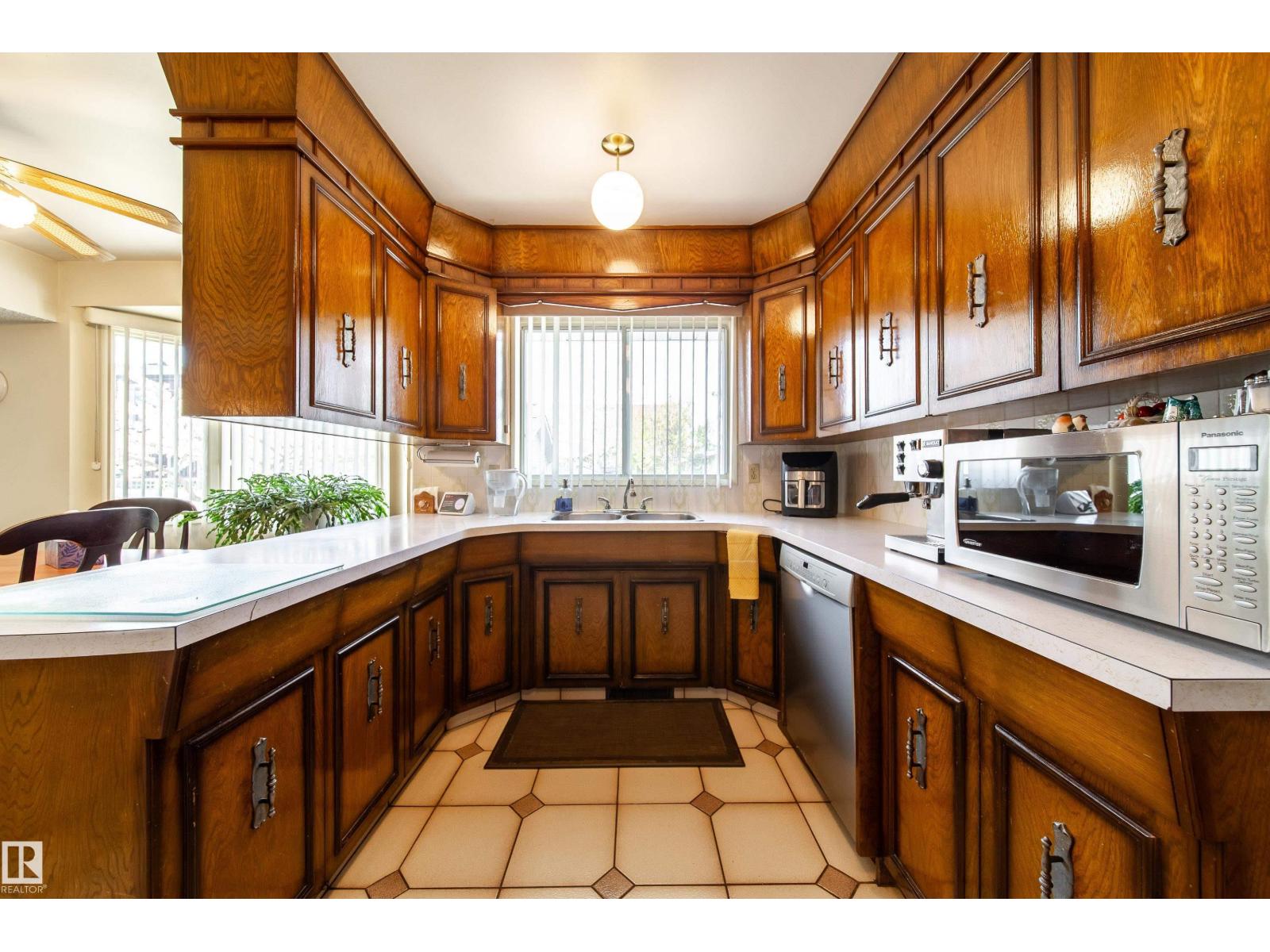 8509 39B AV NW - 13