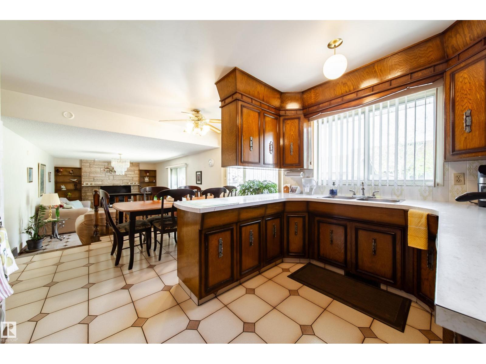 8509 39B AV NW - 14