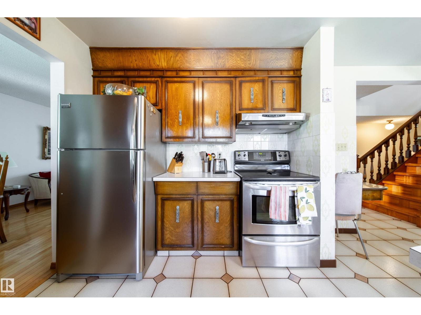 8509 39B AV NW - 15