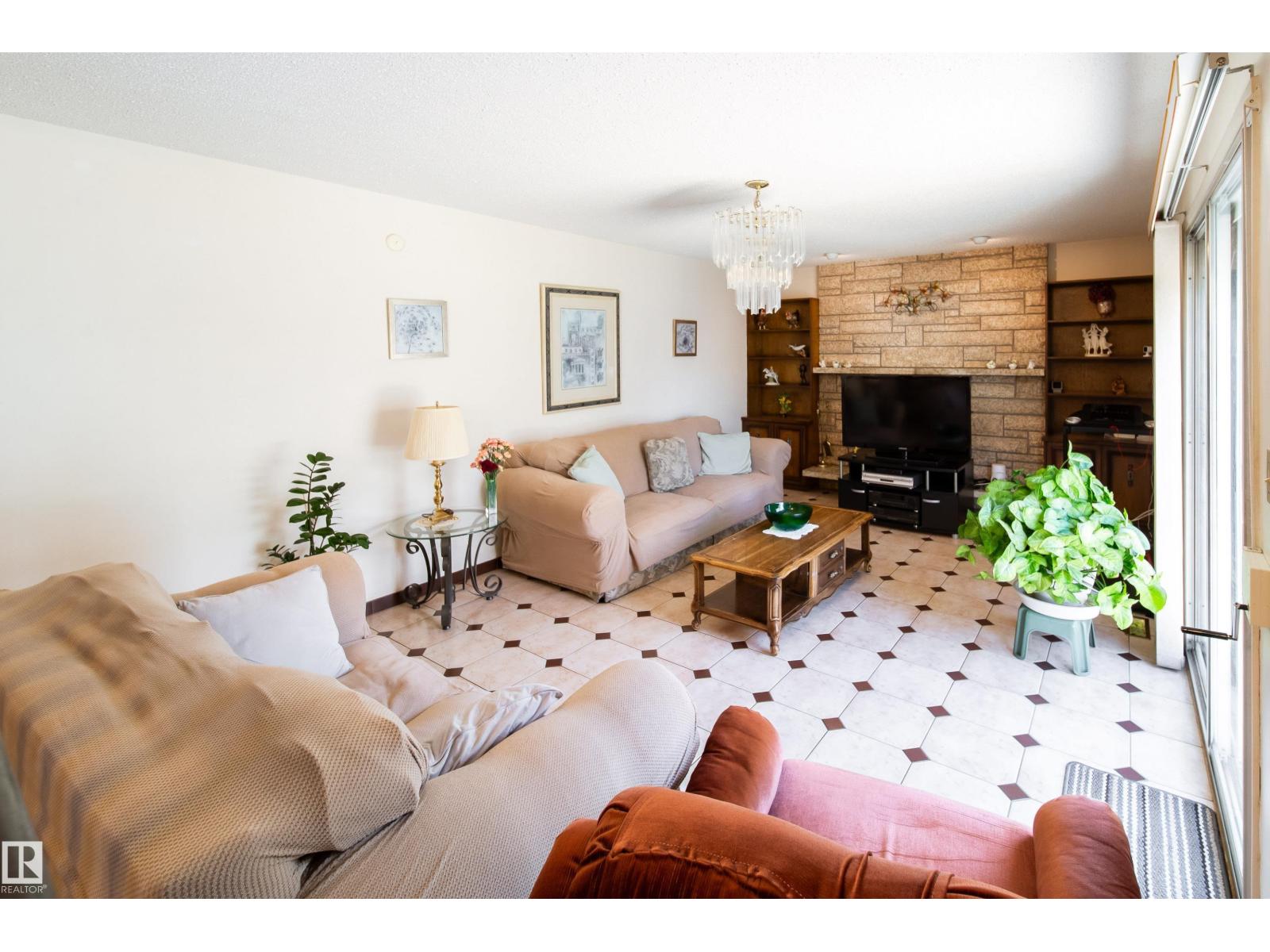 8509 39B AV NW - 19
